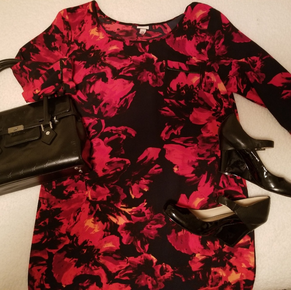 RESERVED Shift Dress that does overtime!